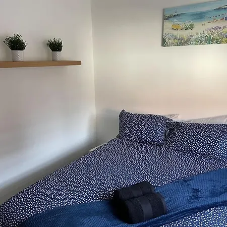 Apartment Long - Contractors - Bradley Stoke *